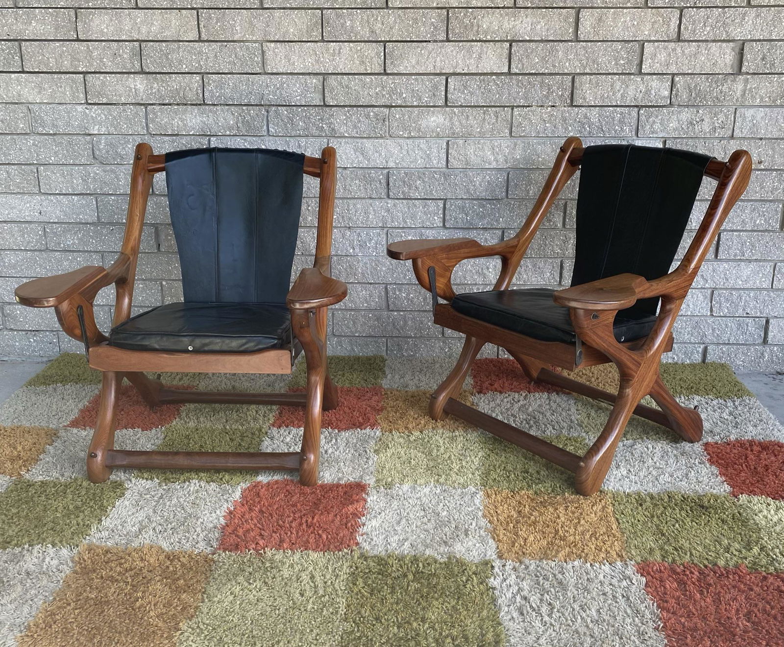 DON SHOEMAKER FOR SENAL "SWINGER" CHAIRS: PAIR OF JACARANDA & LEATHER CHAIRS, ROCKING SEATS. REMNANTS OF LABEL. EXCELLENT CONDITION.