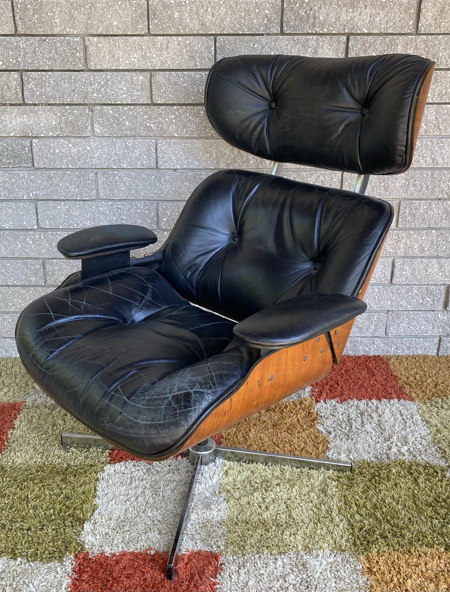 VINTAGE SELIG RECLINER: SCUFFS AND WEAR TO BOTH WOOD AND LEATHER UPHOLSTERY.