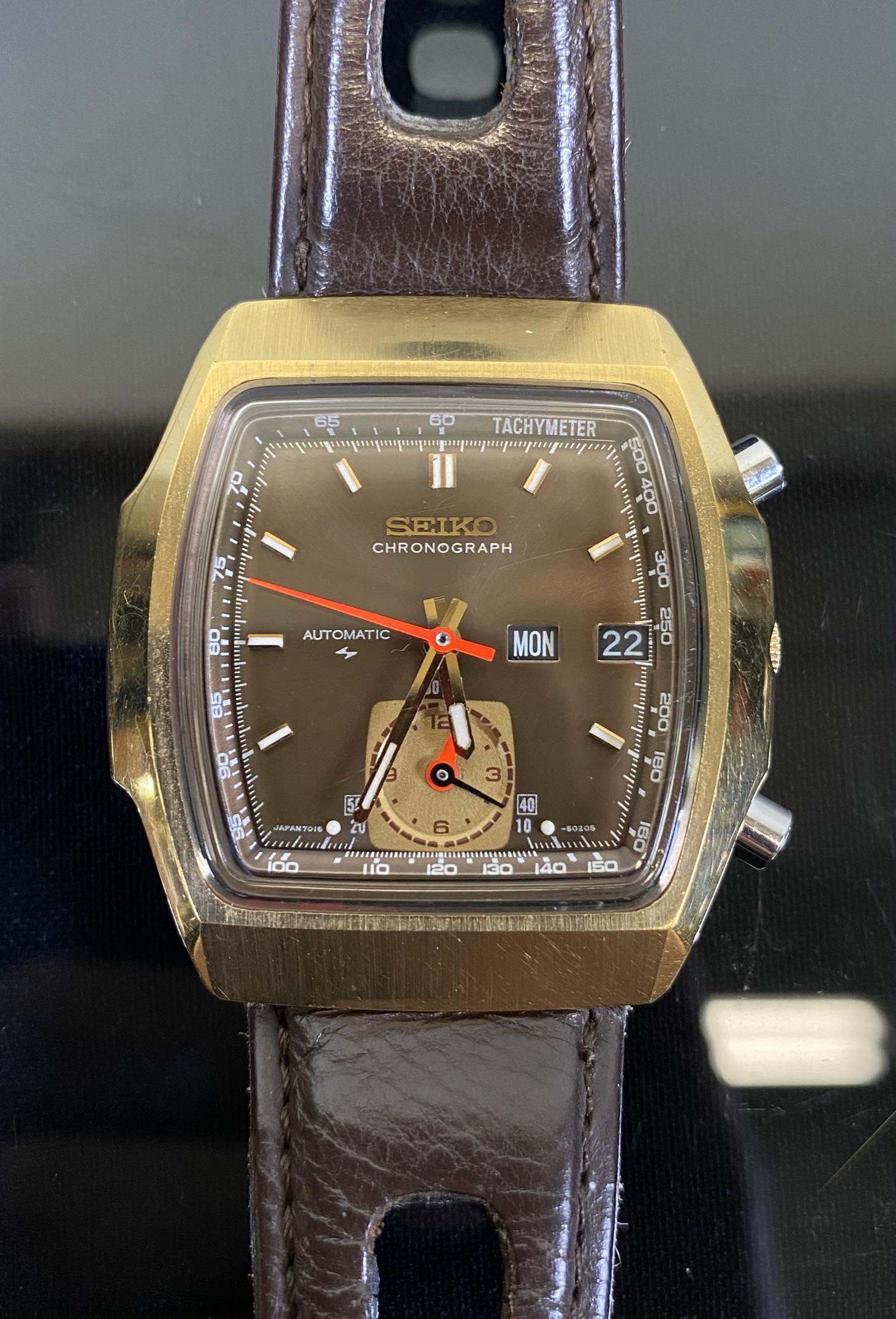 SEIKO MONACO CHONOGRAPH WATCH: 7016-5020. ORIGINAL BAND. C.1976. RUNNING. LIGHT SCRATCH IN CRYSTAL CONSISTENT WITH AGE AND USE.
