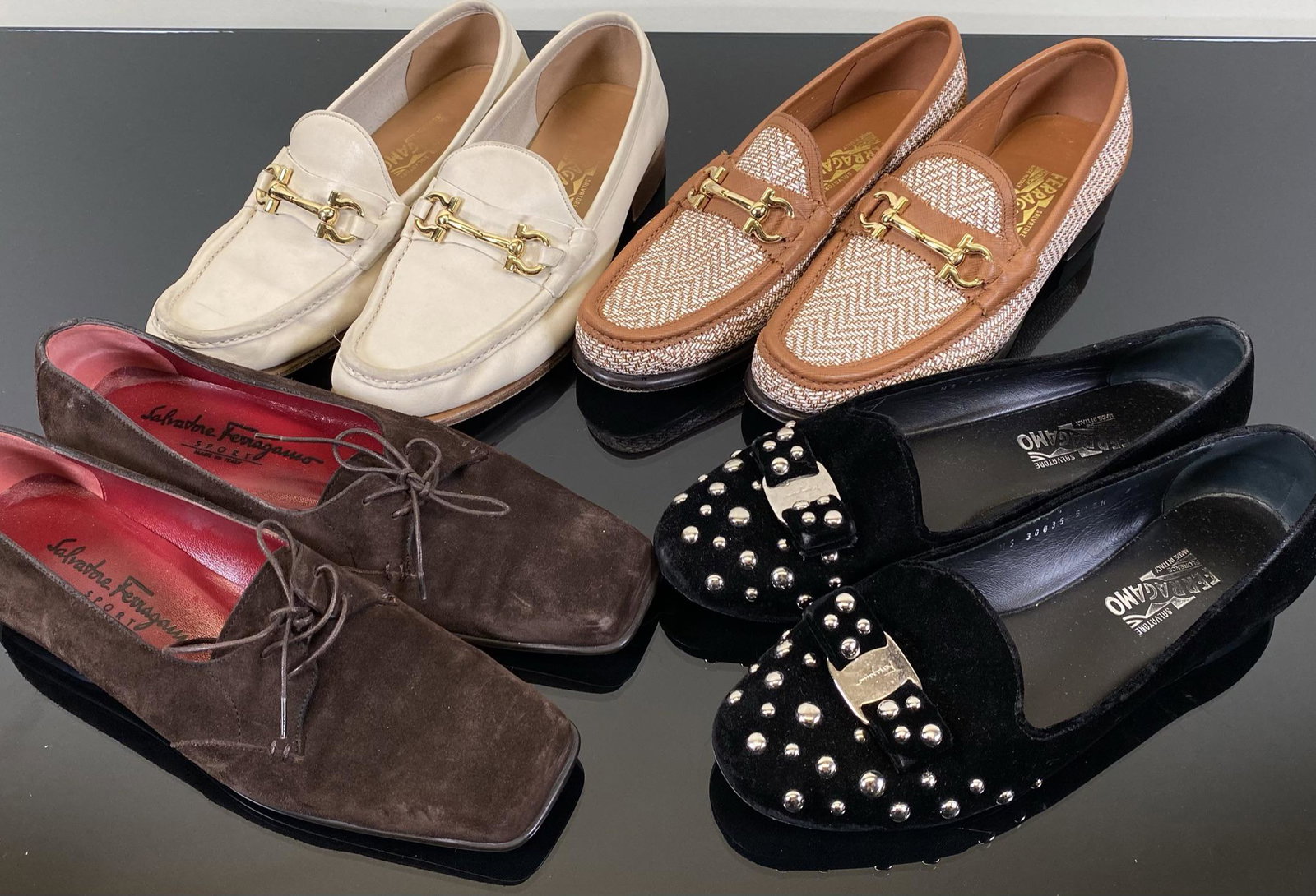 4 PAIRS LADIES SHOES - SALVATORE FERRAGAMO: LIGHT WEAR, GOOD. SIZE 9.5