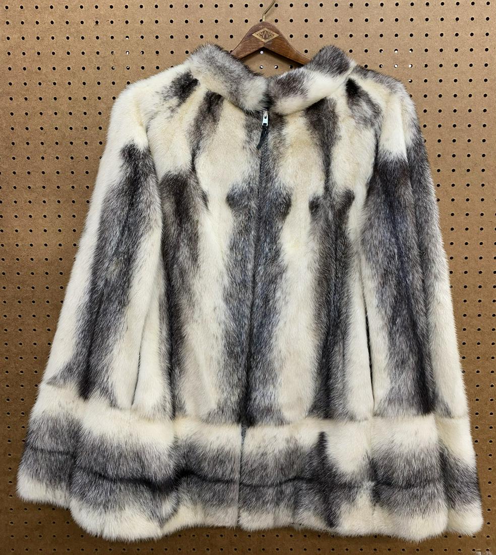 NATURAL FUR MINK CAPE: MEDIUM