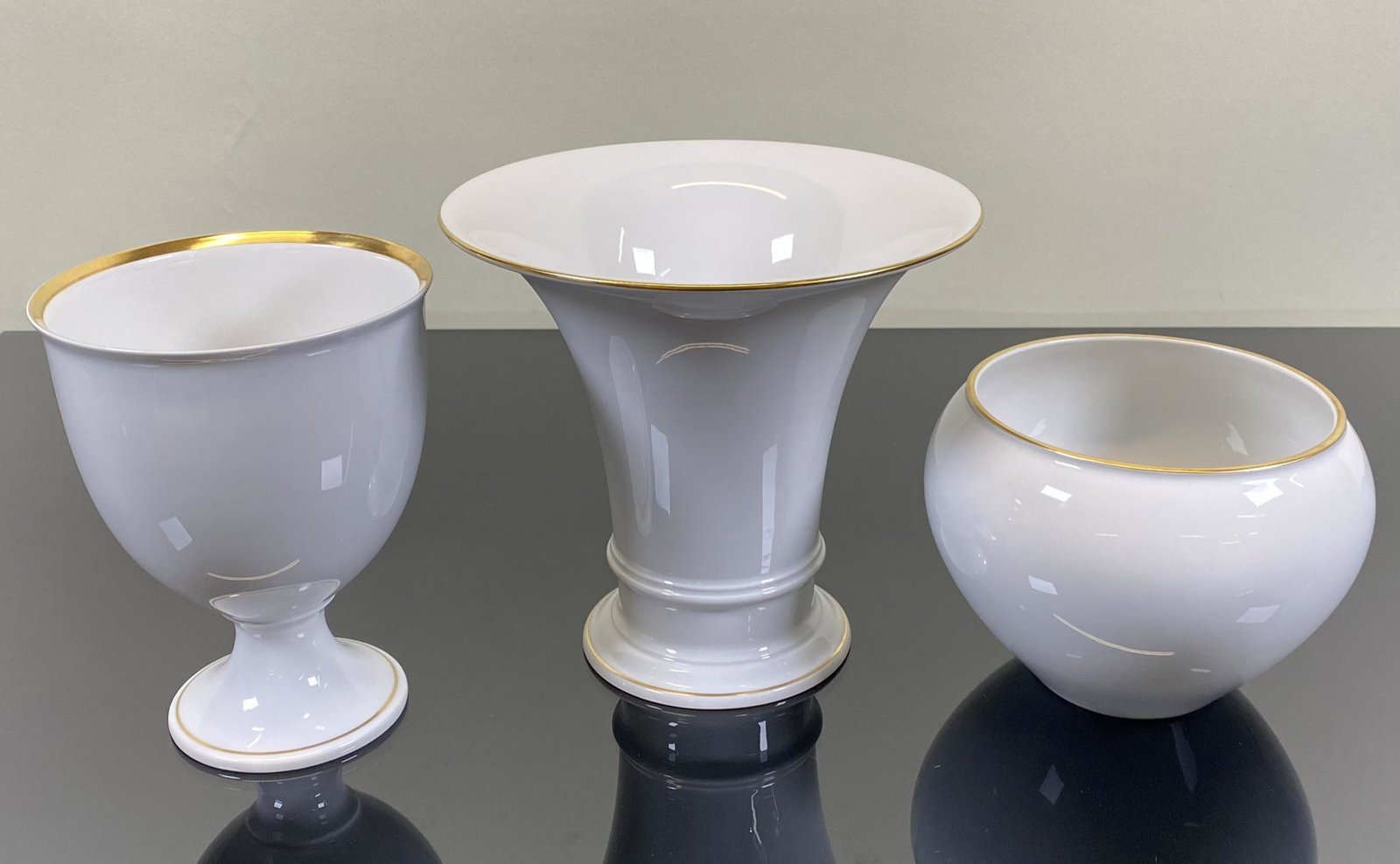 KPM PORCELAIN GROUPING: LARGEST IS 7.5"