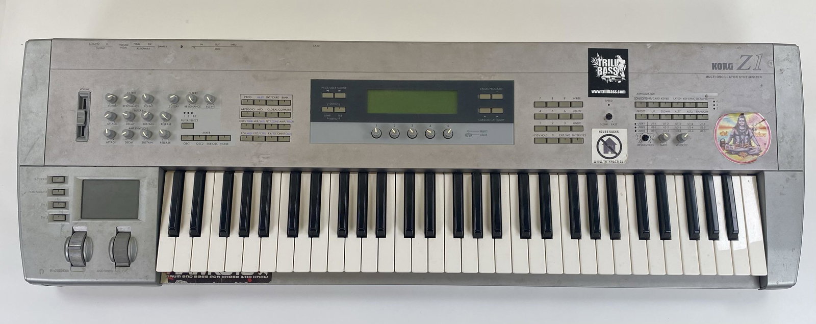 KORG MODEL Z1 MULTI-OSCILLATOR SYNTHESIZER: POWERS ON. SOME WEAR TO BODY.