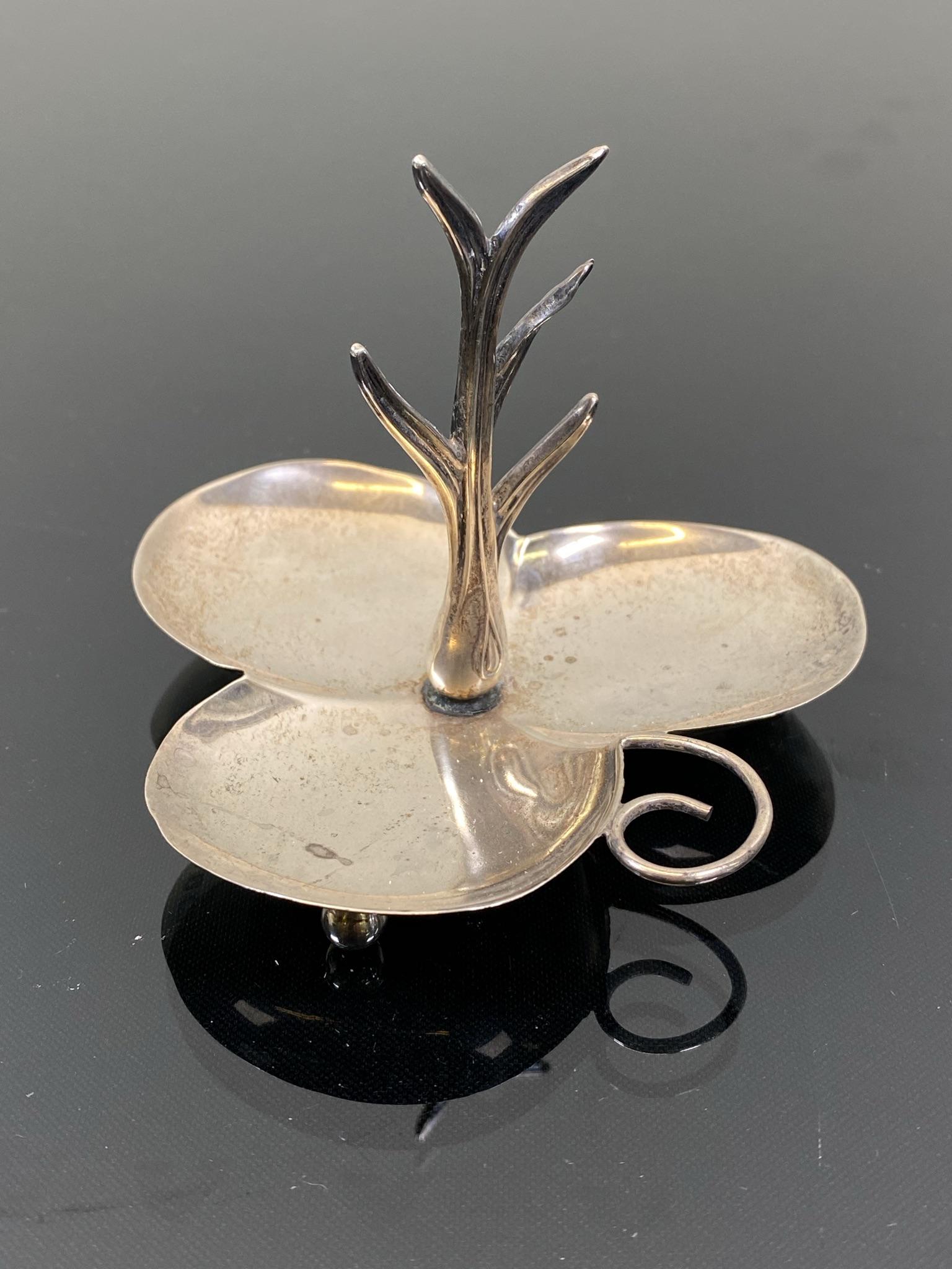 STERLING SILVER RING HOLDER: 32 GRAMS TOTAL WEIGHT