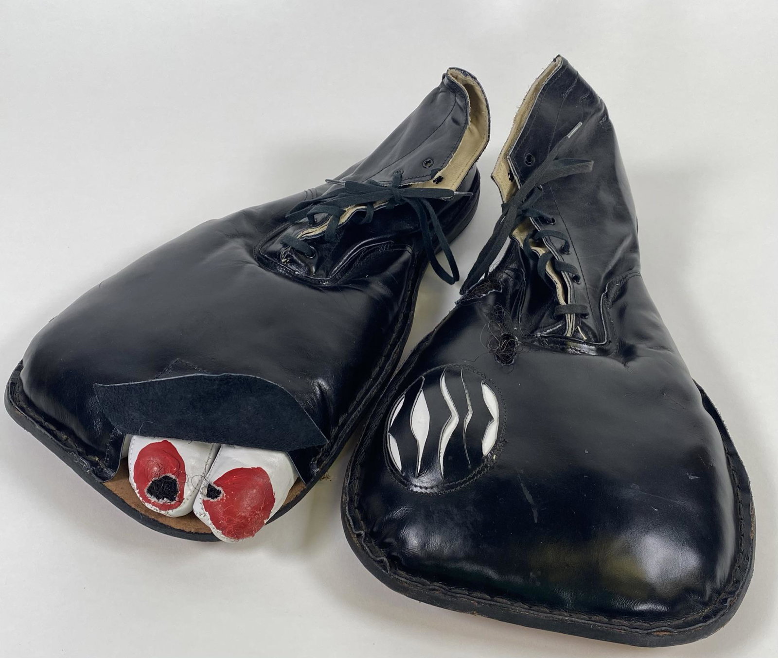 GRIFFIN CLOWN SHOES: NEWER WITH VERY LITTLE WEAR. CUT-OUTS IN THE SHOE REVEAL HAIR, TOES/NAILS.
