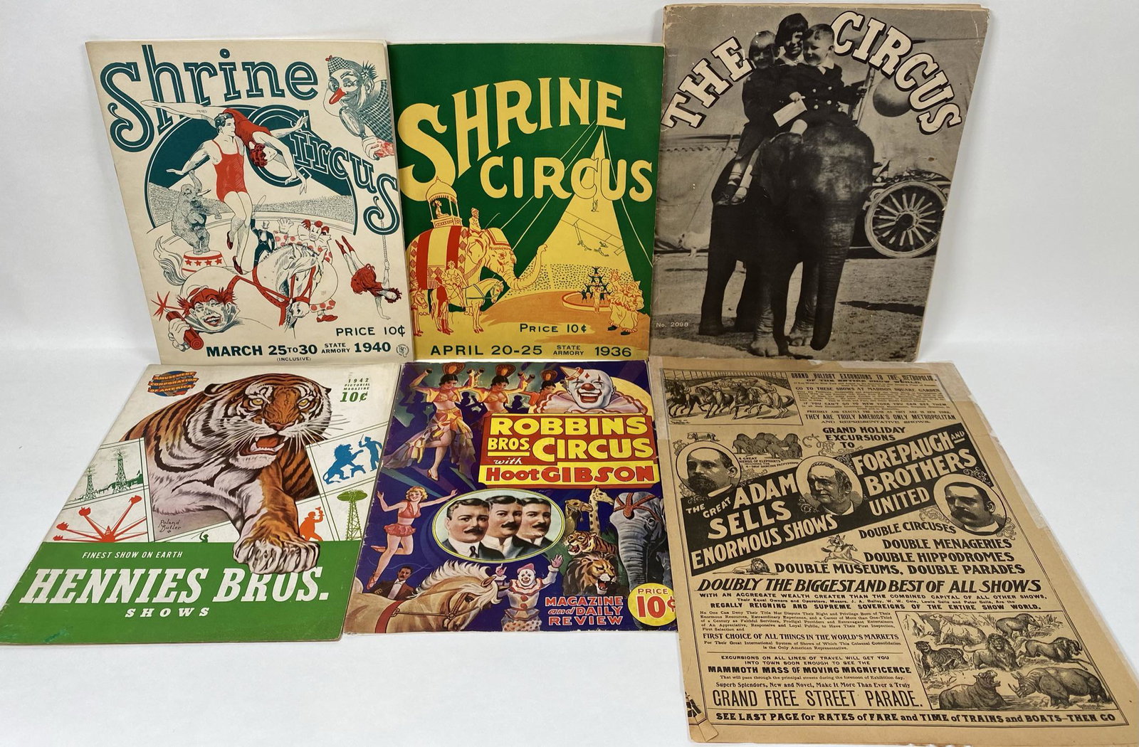 COLLECTION OF CIRCUS PROGRAMS, COURIERS, BOOK: 1902 ADAM FOREPAUGH - SELLS BROTHERS COURIER, 1938 ROBBINS BROS. MAGAZINE, 1936 & 1940 SHRINE CIRCUS PROGRAM, 1942 HENNIS BROS., THE CIRCUS PICTORIAL -1934