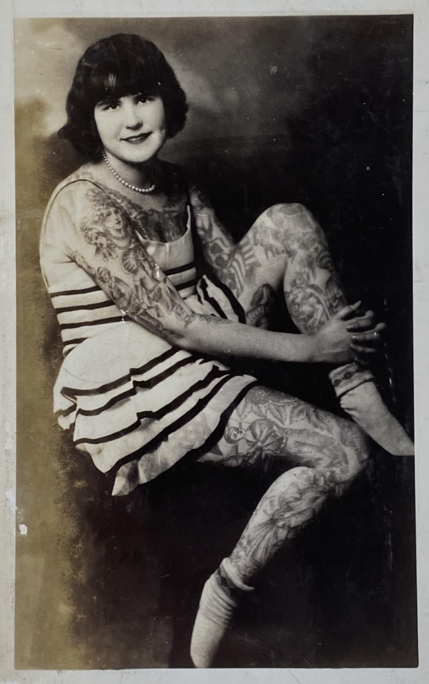 BETTY BROADBENT POSTCARD - TATTOO: BETTY BROADBENT KNOWN AS THE TATTOOED VENUS, HAVING OVER 500 TATTOOS, TRAVELED WITH MANY SHOWS, C.1940'S. VERY GOOD.