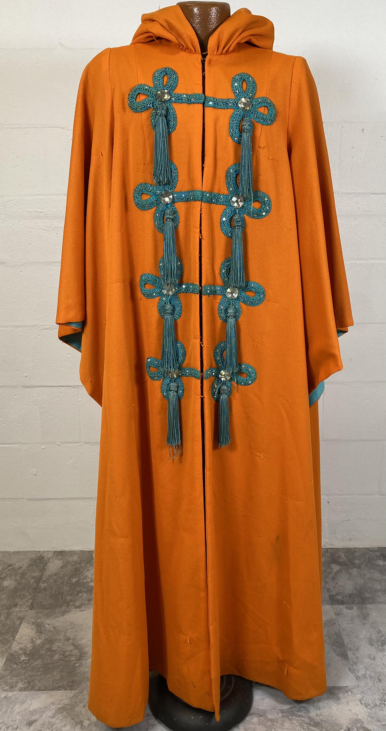 BARBARA WOODCOCK CIRCUS PERFORMER ROBE (1 of 4)