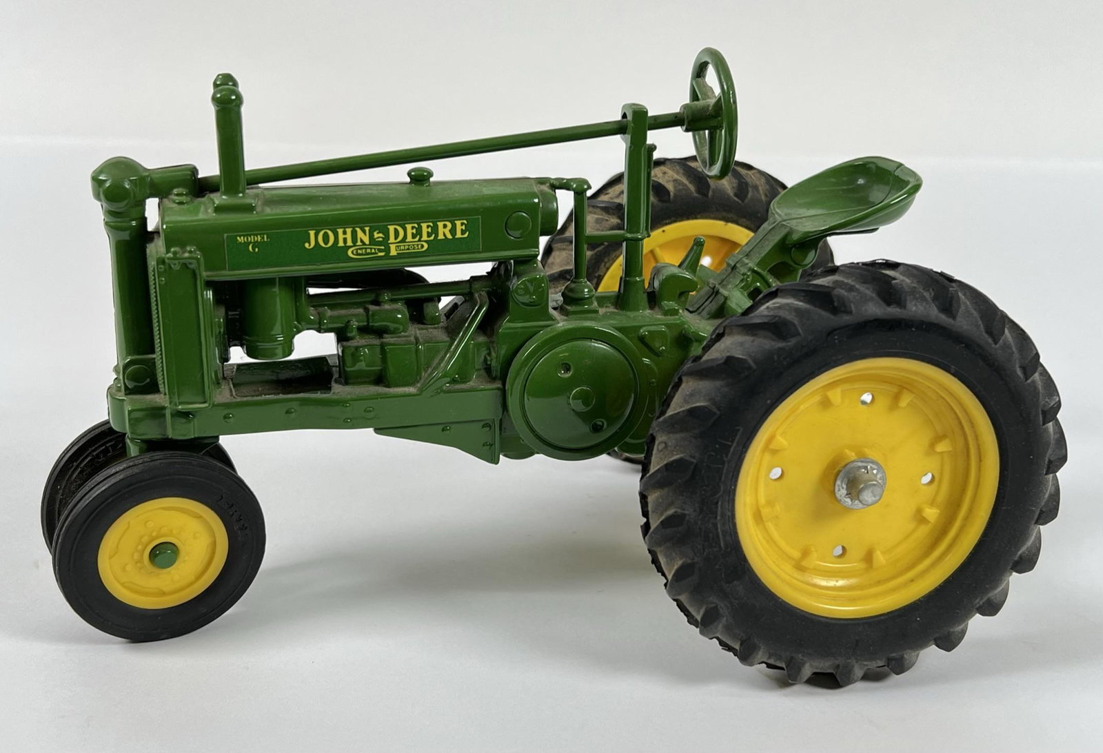 ERTL JOHN DEERE 557-8614 TRACTOR: ORIGINAL CONDITION. 8.5"L