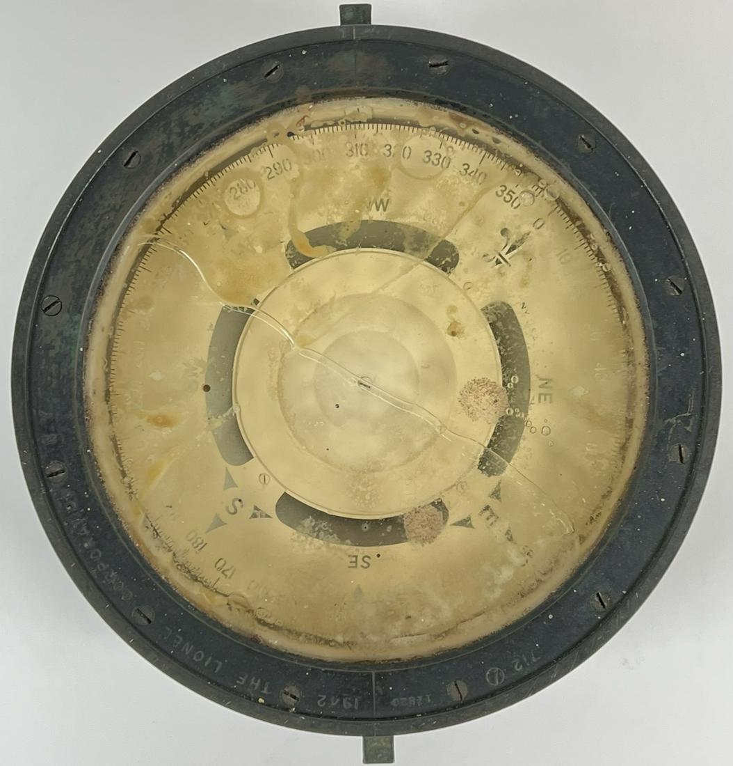 U.S. NAVY MAGNETIC COMPASS - LIONEL: THE LIONEL CORPORATION. 10"
