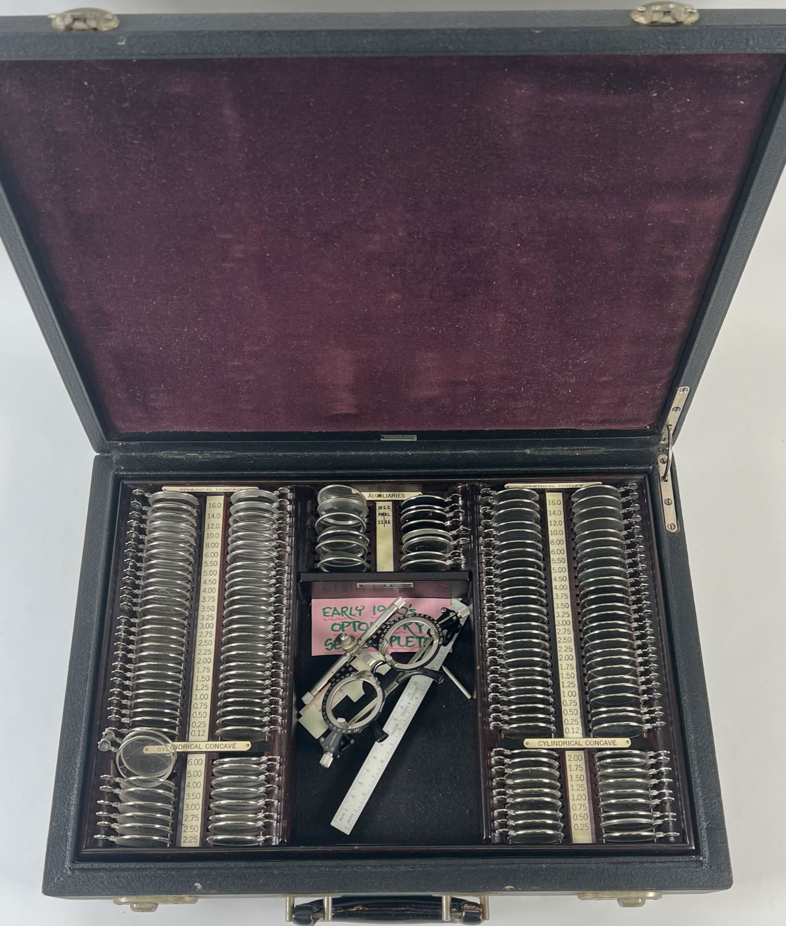 AMERICAN OPTICAL OPTICIAN'S KIT: OPTICIAN'S LENS FITTING KIT. CASE WITH GLASSES AND MULTIPLE INSERTS.