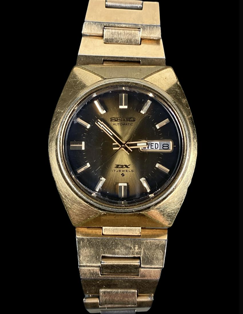 SEIKO MEN'S DX WATCH: GOLD, AUTOMATIC. WEAR CONSISTENT WITH AGE AND USE. RUNNING.