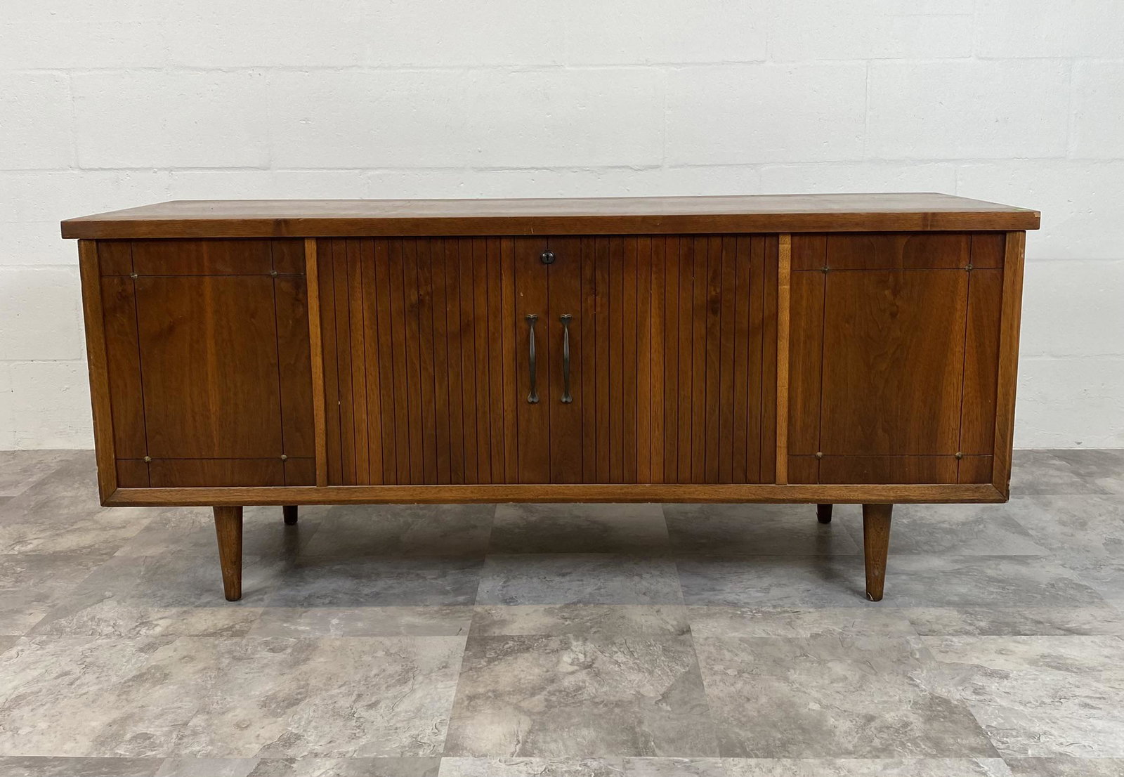 MID-CENTURY LANE CEDAR CHEST: 51W, 17D, 22H