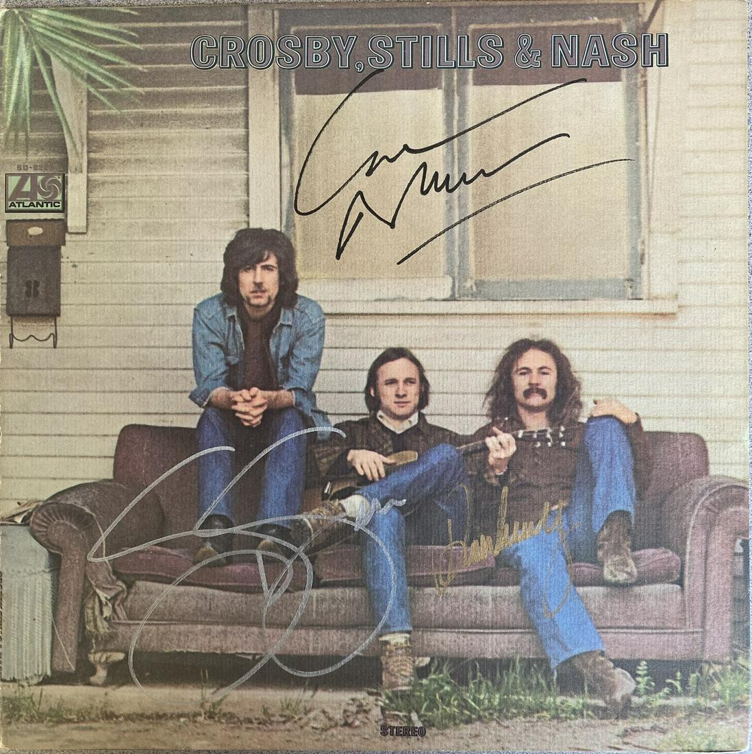 CROSBY, STILLS & NASH SIGNED LP ALBUM: SELF-TITLED, 1969. SIGNED BY GRAHAM NASH, STEPHEN STILLS, DAVID CROSBY. ALBUM INCLUDED. VINNIE GONZALES COLLECTION, "THE KING OF AUTOGRAPHS". INCLUDES 1990 TOUR BADGE AND 1987 TICKET.