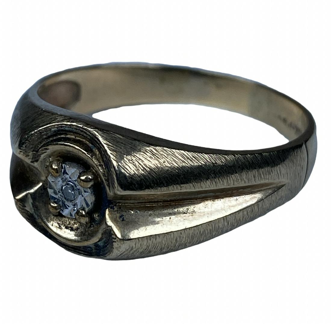 10K GOLD GENTLEMAN'S RING (1 of 1)