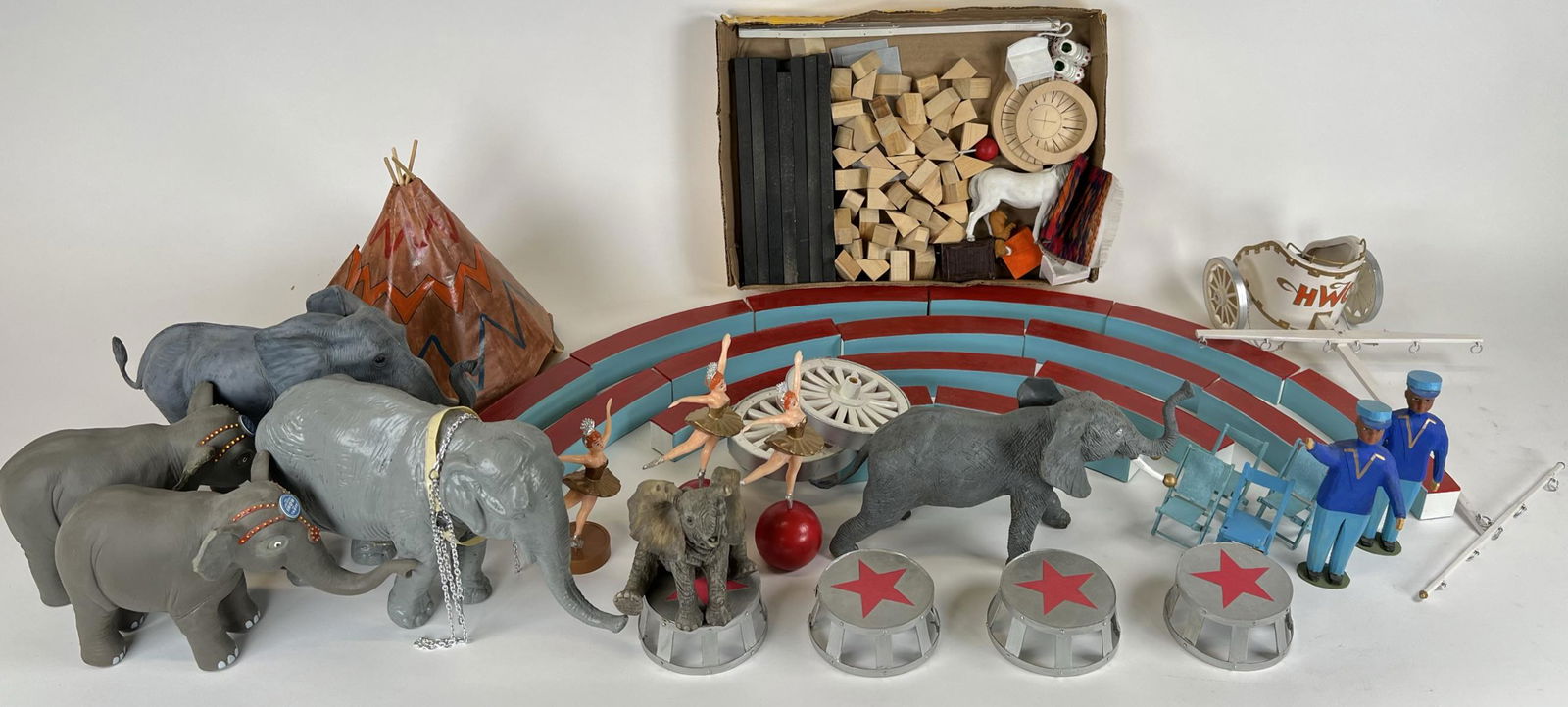 CIRCUS MODEL ITEMS (1 of 1)