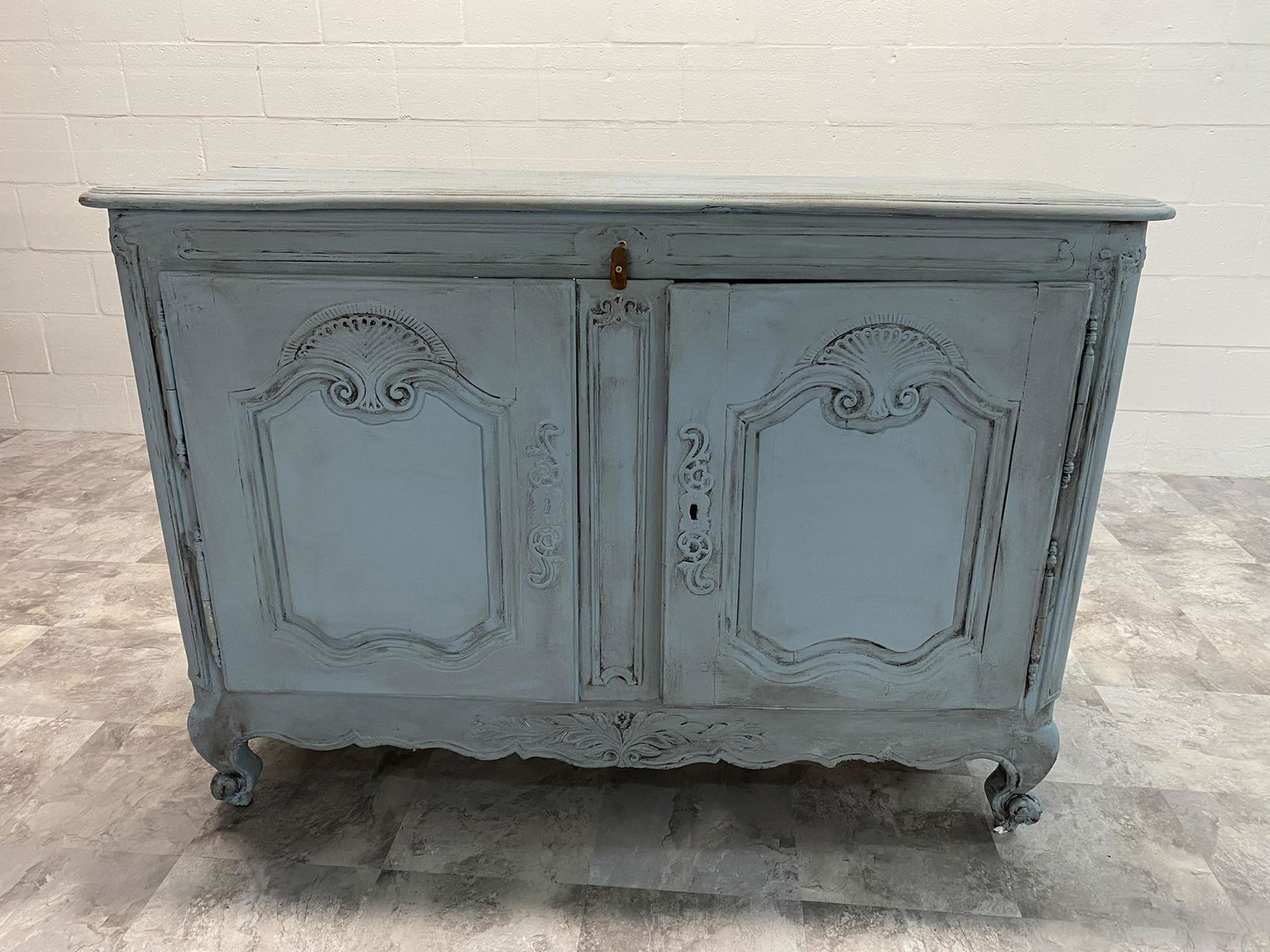 18TH C. SHABBY CHIC COMMODE: 53"X21"X38"