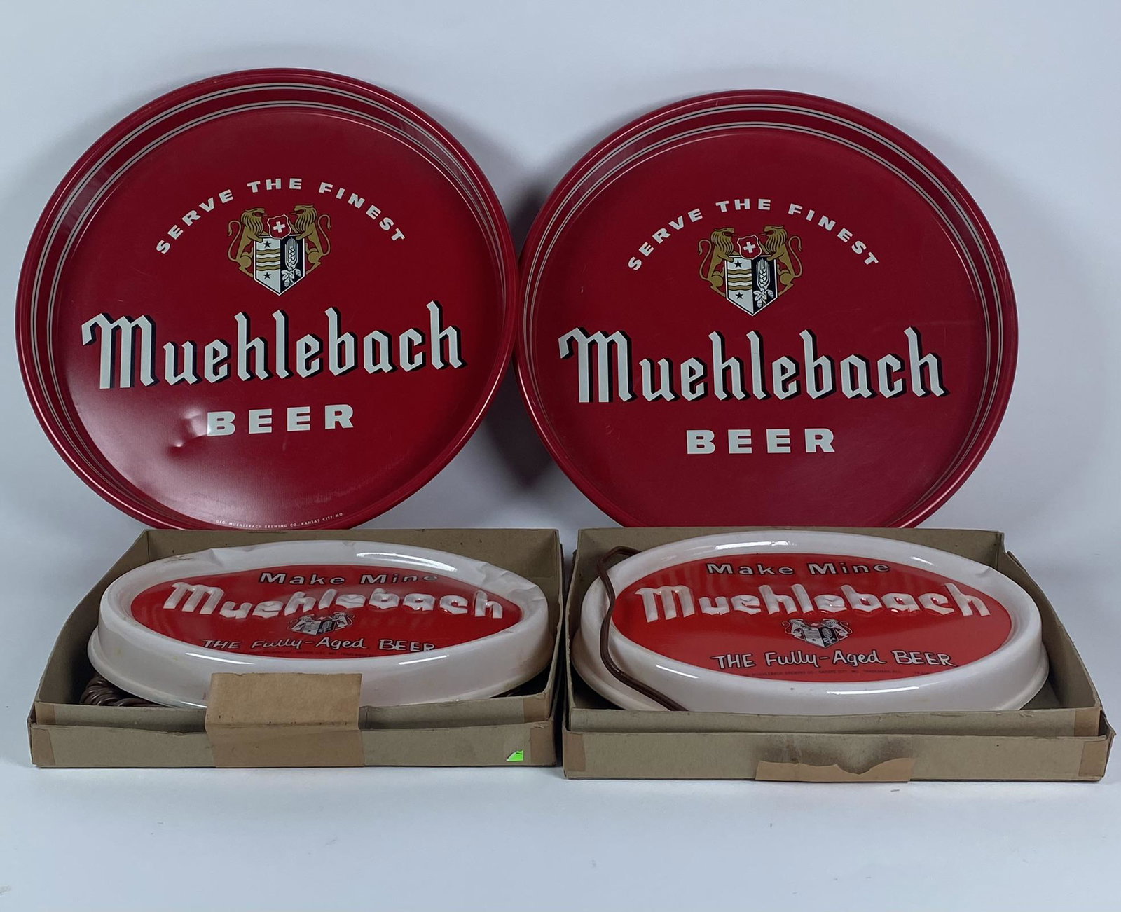 MUEHLEBACH BEER ADVERTISING: NEW OLD STOCK LIT SIGNS AND BAR TRAYS. SIGNS 10"X8", TRAYS, 13"