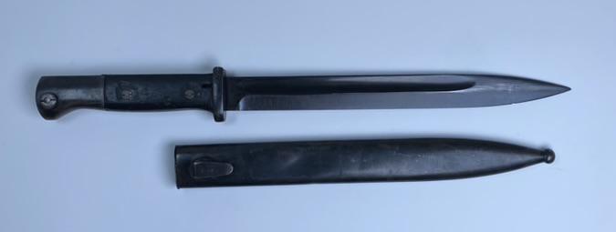 GERMAN K98 MAUSER BAYONET: WEIMAN GERMAN WWII NAZI ERA K98 MAUSER BAYONET, UNMARKED, FAINT EAGLE STAMP ON WOOD GRIP
