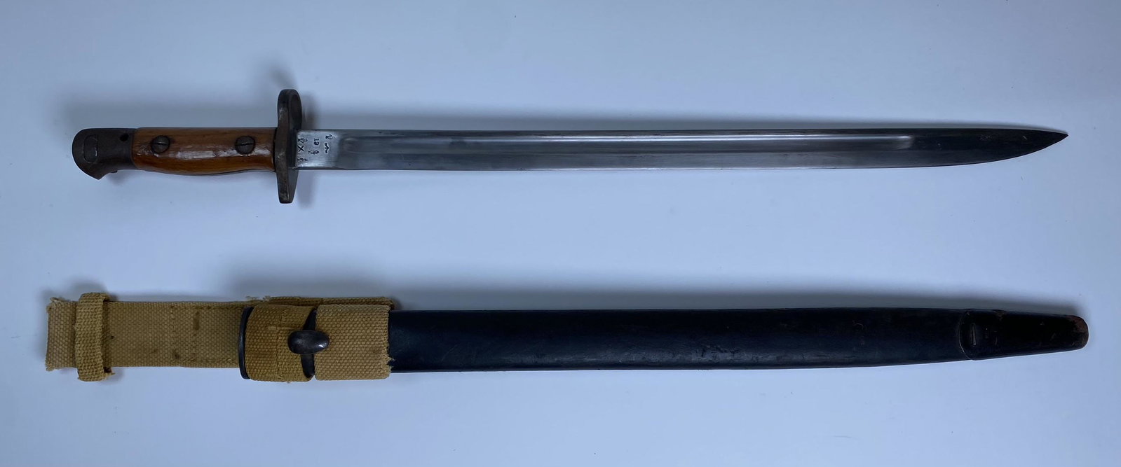 1907 ENFIELD BAYONET: REISSUED IN MAY 1918, WITH SCABBARD AND CLOTH FROG