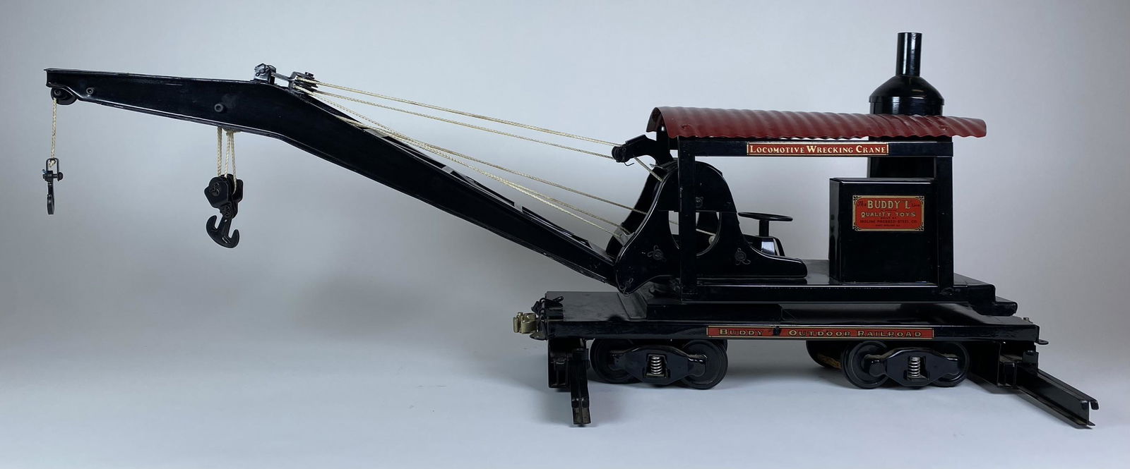 BUDDY L OUTDOOR RAILROAD HEAVY TRAIN CRANE.: IMPRESSIVE OUTDOOR RAILROAD HEAVY CRANE BY BUDDY L C.1928. DOUBLE WINCH TOY. GREAT RESTORATION ON A COMPLEX TOY. 35"