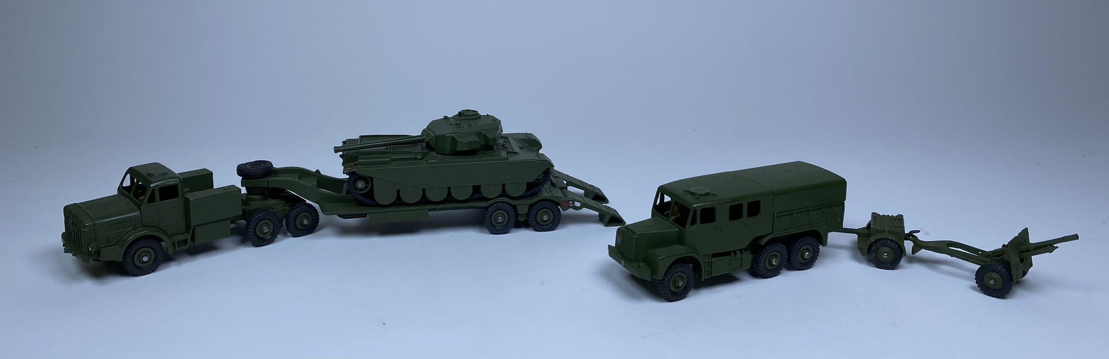 DINKY MILITARY TOYS: DINKY MILITARY HAULER AND TANKS AND ARTILLERY TRACTOR WITH CASION. GREAT CLEAN SETS. LONGEST 13"