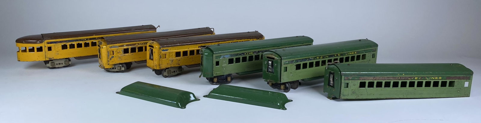 AMERICAN FLYER LINES STREAMLINE TRAINS: AMERICAN FLYER LINES STREAMLINE TRAIN CARS. 1 1/4" GAUGE. 14" LONGEST CAR.