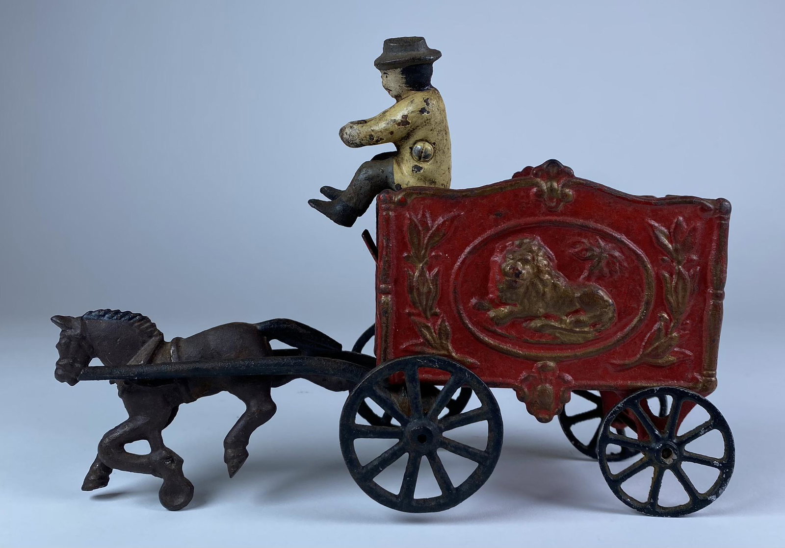 CAST IRON LION CART: CAST IRON LION CART RE-CAST DECORATIVE TOY