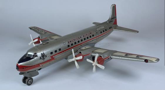 LINEMAR AMERICAN AIRLINES PLANE.: LARGER AMERICAN AIRLINES N305AA FOUR JET PROP PLANE. UNTESTED BATTERY OP TIN TOY IN LARGER SCALE. LIGHT CORROSION TO ONE BATTERY TERMINAL, OTHERWISE CLEAN BATTERY COMPARTMENT. 17 " LX 19" SPAN.