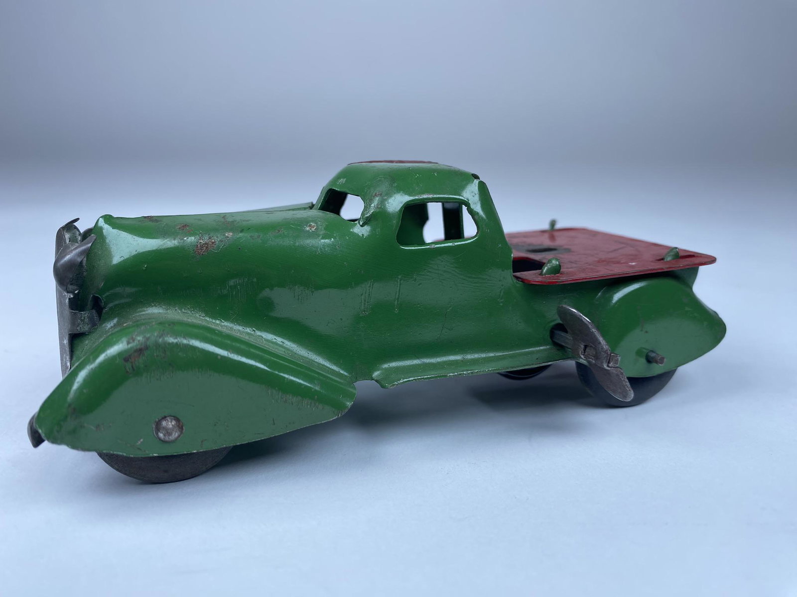 MARX STEEL TRUCK CAB WINDUP.: MARX STEEL TRUCK, LIKELY THE CAB OF A TRANSPORT TRAILER. WORKING. 5.5" L.
