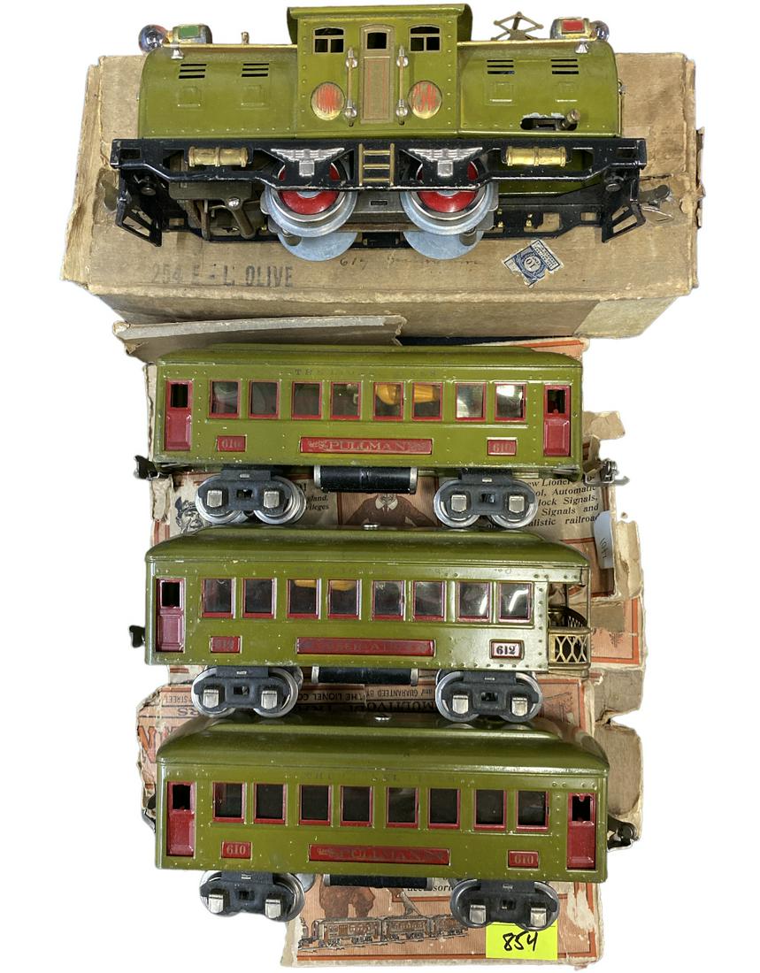 LIONEL 254E BOXED TRAIN: LIONEL 254E BOXED TRAIN WITH 610 AND 612 PASSENGER CARS. PRE-WAR TOY WITH REVERSING SWITCH. CLEAN, USED SET WITH BOXES. THE 254E LOCOMOTIVE APPEARS ORIGINAL WITH LIGHT USE AND BRIGHT PAINT. UNTESTED.
