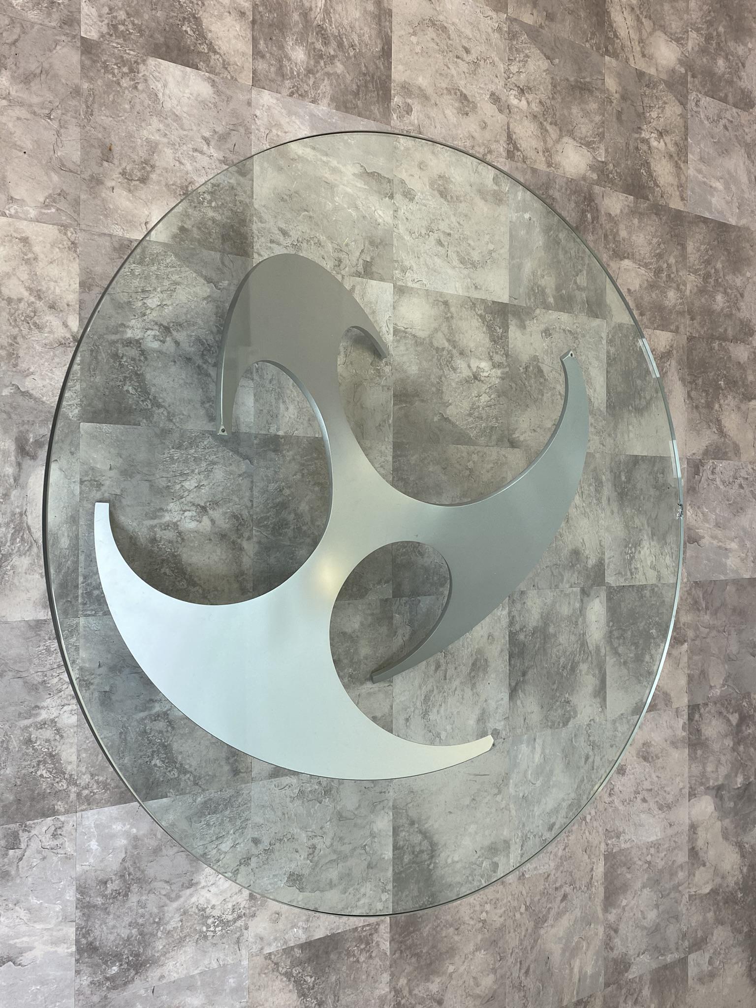 AFTER KNUT HESTERBERG PROPELLER TABLE: IN THE MANNER OF KNUT HESTERBERG, BASE IN THE FORM OF A PROPELLER WITH GLASS TOP. TOP DOES HAVE A CHIP AS SHOWN IN PHOTOS. DIA. 43", 18"H