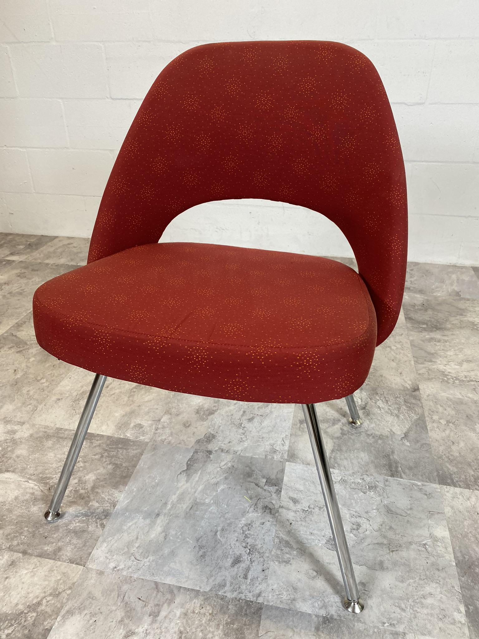 KNOLL SAARINEN ARM CHAIR: SINGLE KNOLL SAARINEN #72CC EXECUTIVE, DINING OR SIDE CHAIR. LABEL. LIGHT WEAR.