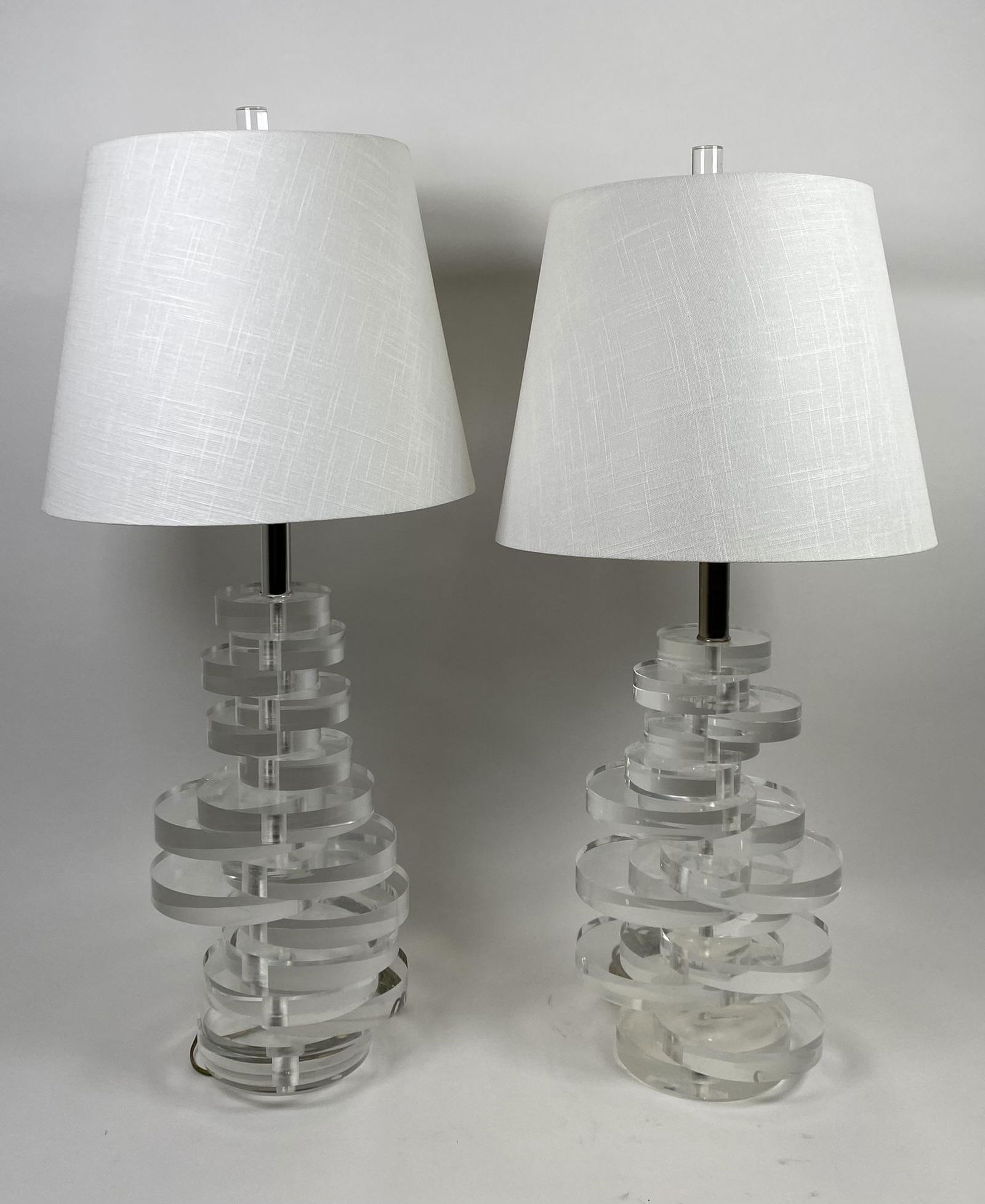 MARLEE ACRYLIC TABLE LAMPS: PAIR OF STACKED SEGMENTED LUCITE TABLE LAMPS WITH SHADES, ACRYLIC CYLINER FINIAL. 20" SOCKET TO BASE, 11" WHITE SHADES.