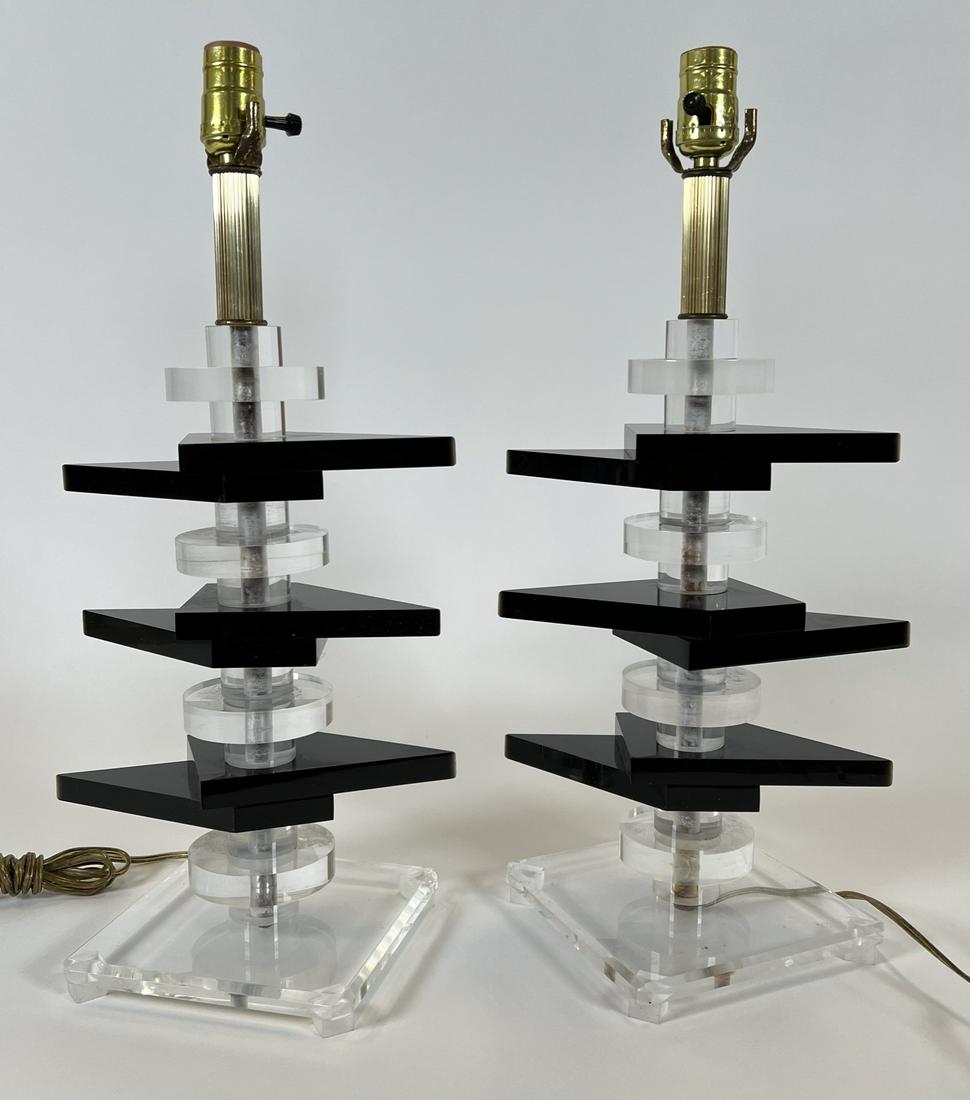 LUCITE TABLE LAMPS: PAIR OF TABLE LAMPS HAVING STACKED BLACK AND CLEAR ACRYLIC CIRCULAR AND TRAPEZOIDAL PATTERNS. 21" BASE TO SOCKET.