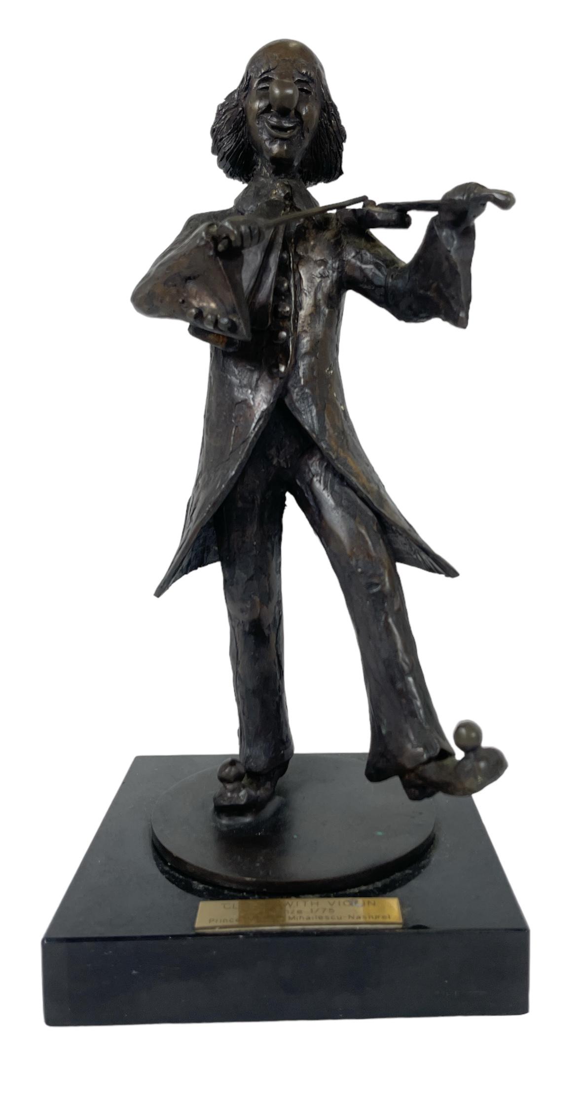 PRINCE MONYO MIHAELESCU-NASTUREL BRONZE: BRONZE SCULPTURE OF A CLOWN PLAYING A VIOLIN ON A BLACK STONE BASE. 17"H