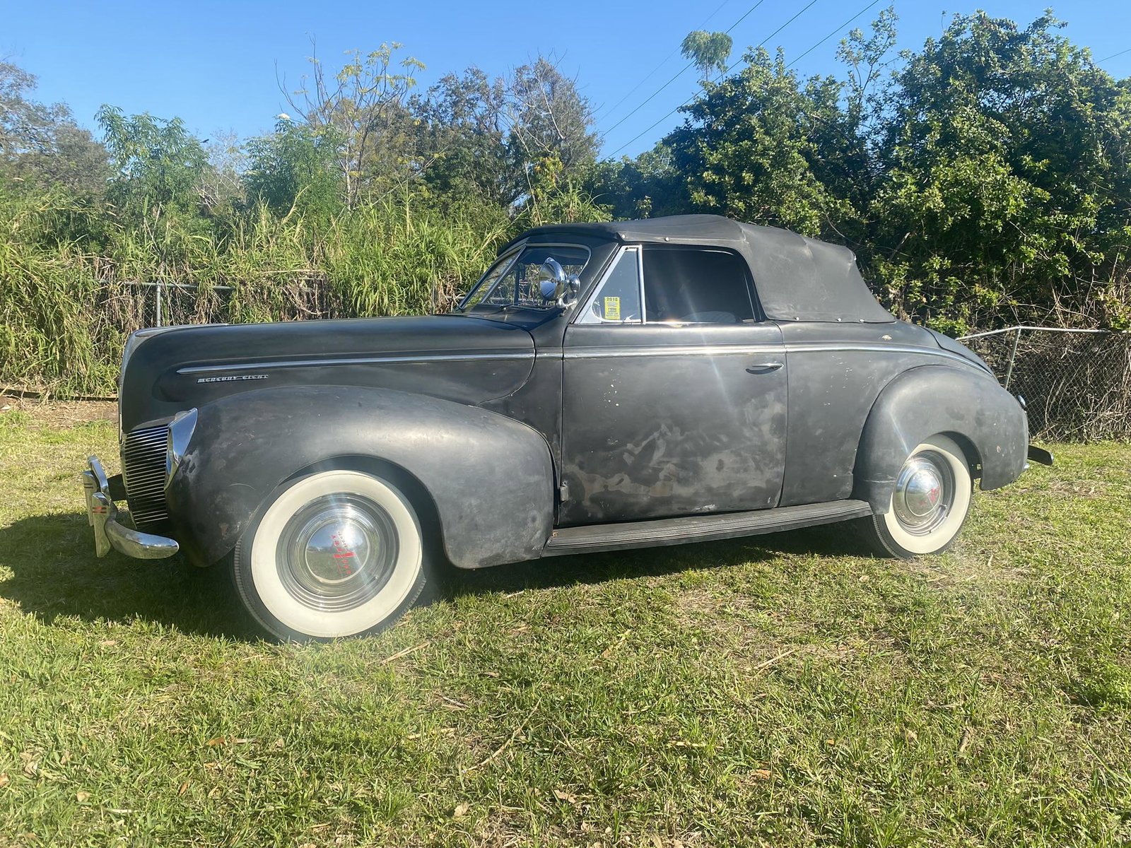 1940 MERCURY 8 CLUB CONVERTIBLE: ORIGINAL 1940 MERCURY, FLATHEAD V-8, 3 SPEED ON THE COLUMN. REUPHOLSTERED, ORIGINAL RE-CONDITIONED DASH. REBUILT GENERATOR, NEW REGULATOR. THIS CAR RUNS AND CRUISES WITH THE BEST OF THEM. ORIGINAL BOD