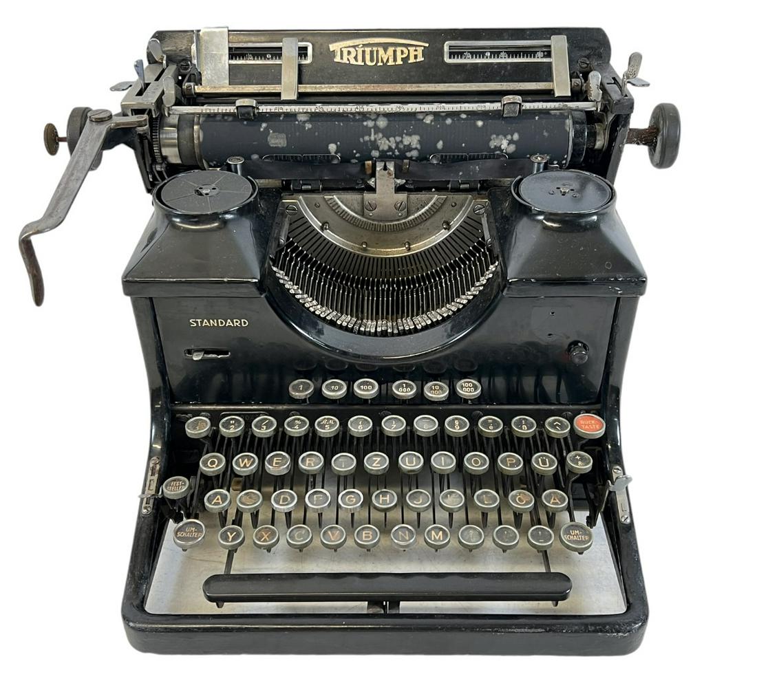 TRIUMPH STANDARD VINTAGE TYPEWRITER: IN WORKING CONDITION