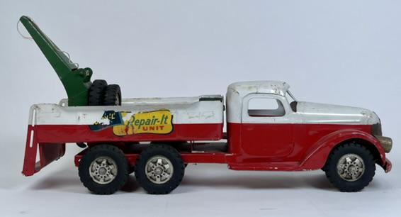 BUDDY L REPAIR-IT HEAVY DUTY TOW TRUCK: ORIGINAL DECAL ON ONE SIDE. 22"L