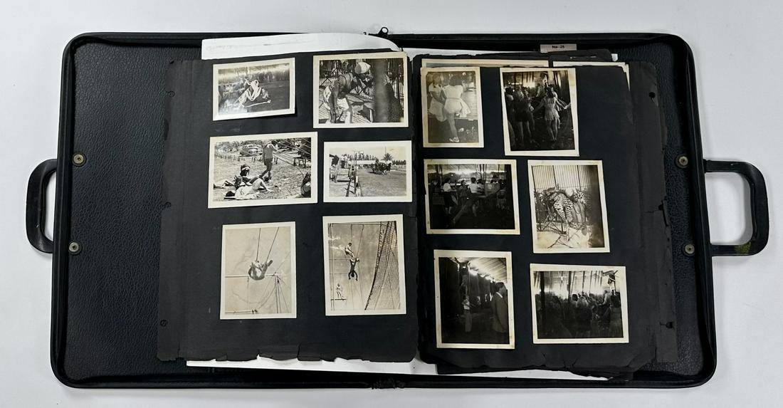 RINGLING BROS. BARNUM BAILEY CIRCUS PHOTO FOLIO (1 of 9)