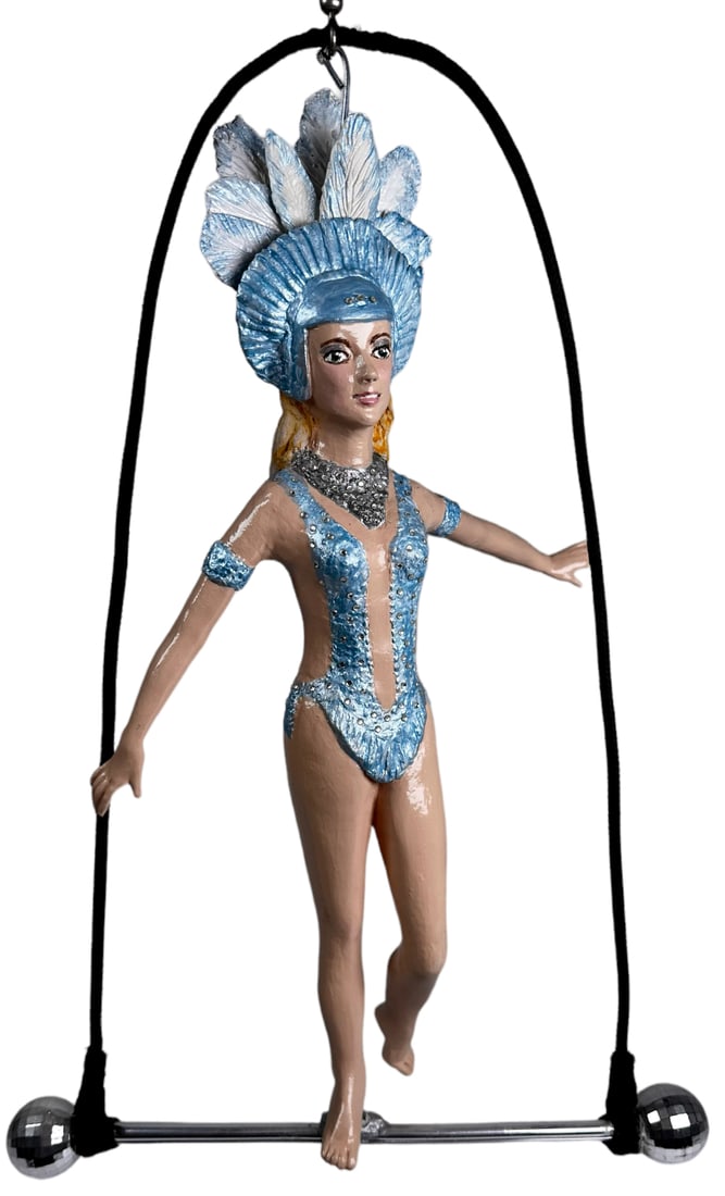 LA NORMA TRAPEZE ART SCULPTURE: KATHLEEN NELSON COLLECTION. HAND-PAINTED, CERAMIC ART SCULPTURE. 16"
