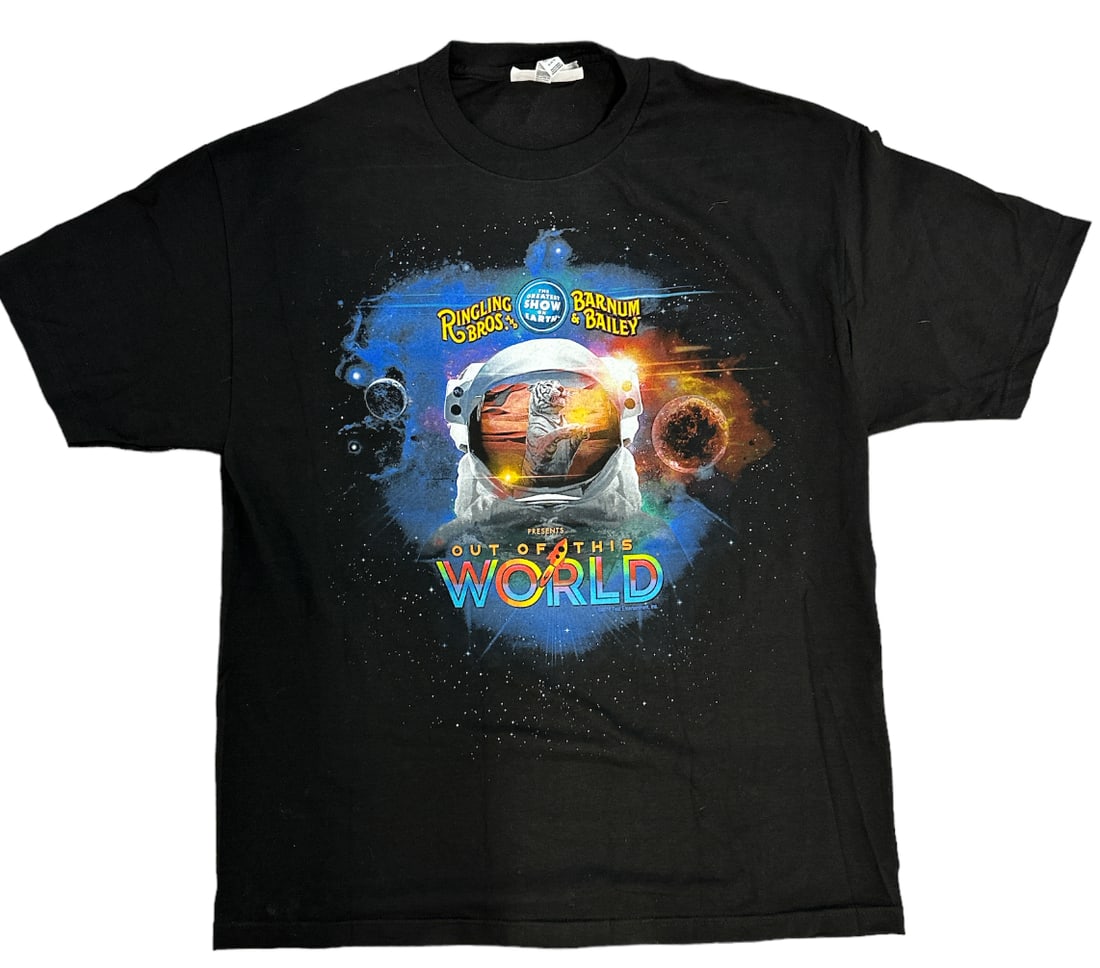 RINGLING BROS. BARNUM BAILEY CIRCUS T-SHIRT: RBBB OUT OF THIS WORLD, 2017, FINAL FAREWELL TOUR T-SHIRT. XL, UNWORN.