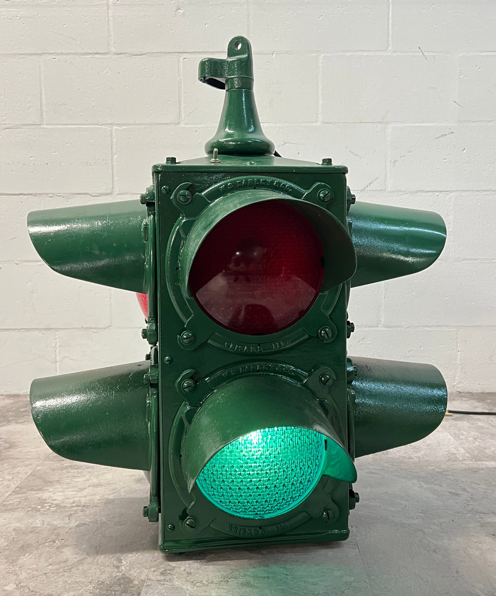 W.S. DARLEY & CO. TRAFFIC SIGNAL: ANTIQUE STOP FOUR-WAY STOP LIGHT BY DARLEY & CO., RECONDITIONED HOUSING WITH SWITCHING RED AND GREEN LIGHTS. 32"H