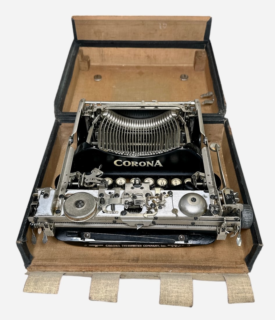 CORONA #3 TRAVEL TYPEWRITER: 1920'S CORONA TRAVEL TYPEWRITER, FOLDS FOR STORAGE IN TRAVEL CASE. KEYS FUNCTION BUT CARRIAGE IS STUCK AND DOES NOT ADVANCE.