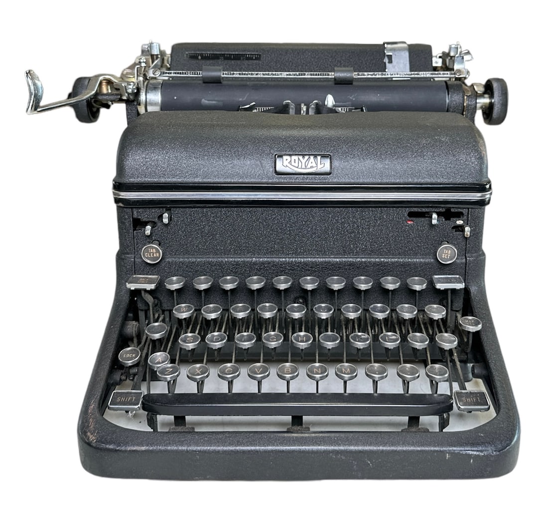 VINTAGE ROYAL TYPEWRITER: SEE TITLE
