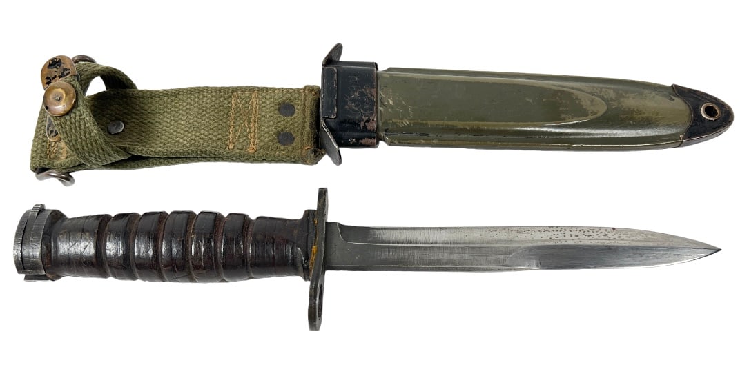 U.S. ARMY M4 BAYONET M8 SCABBARD: BAYONET MARKED UTICA, WWII ERA FOR THE M1 CARBINE, LEATHER GRIP. SOLDIER ISSUED.