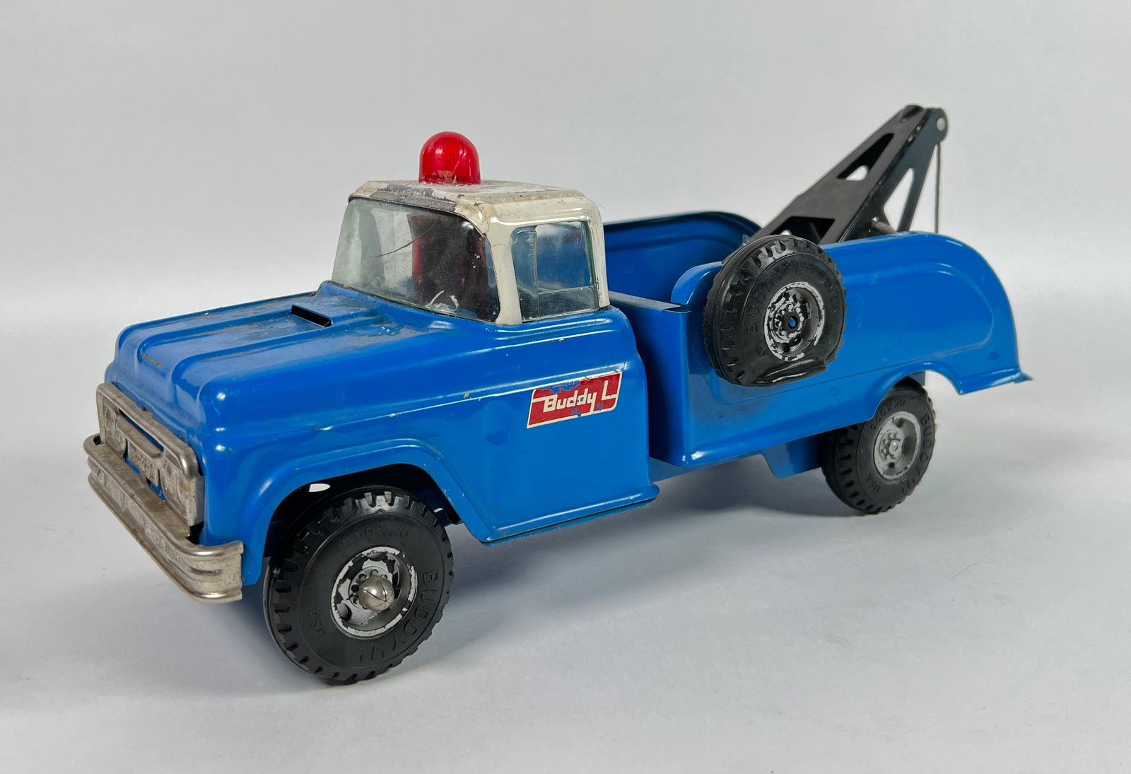 BUDDY L WRECKER TRUCK: HAVING PLAY WEAR. 14.5"L