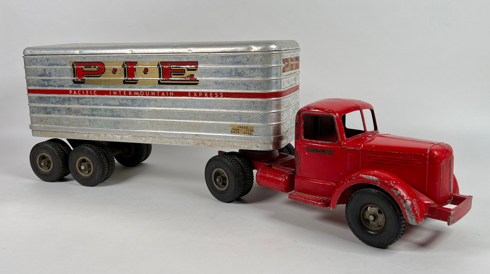 SMITH MILLER TRACTOR WITH TRAILER: LARGE SMITH MILLER, PACIFIC INTERMOUNTAIN EXPRESS HAULER. HAVING PLAY WEAR EXPECTED WITH USE AND AGE. 27"L