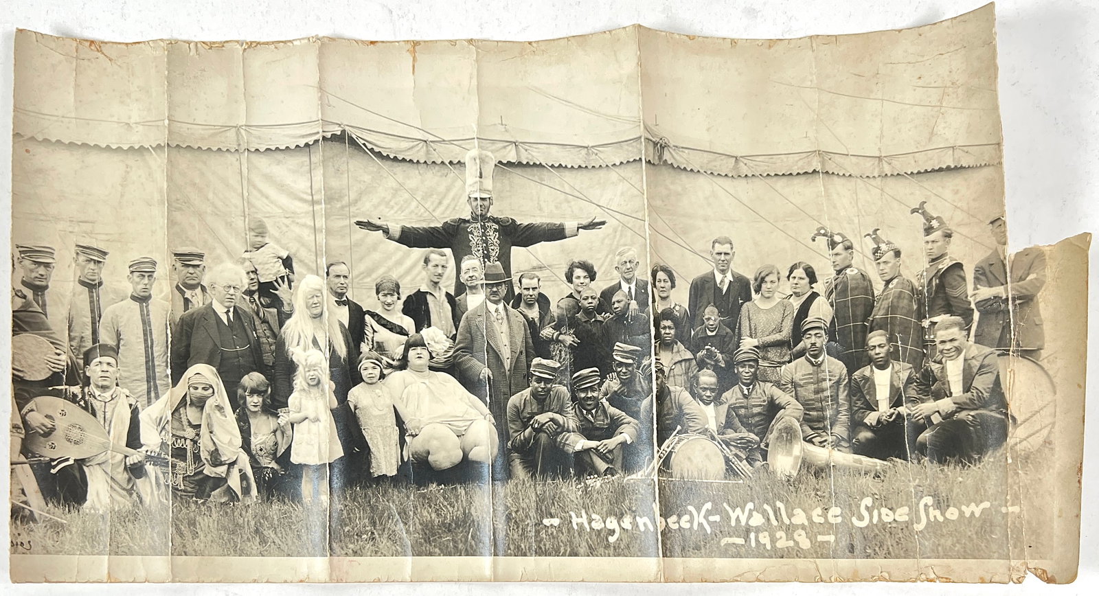 1928 PHOTO OF THE HAGENBECK WALLACE SIDESHOW (1 of 1)
