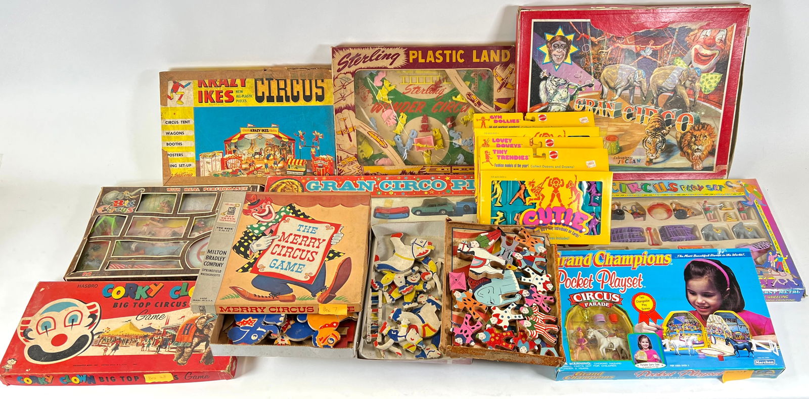 VINTAGE CIRCUS GAMES AND TOYS (1 of 1)